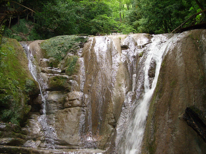Тридцать три водопада в долине реки Шахе, Сочи