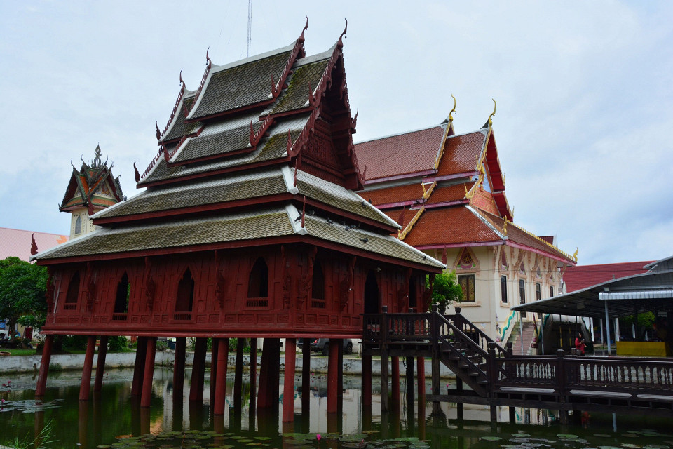 Библиотека в храме Wat Thung Si Mueang, Таиланд
