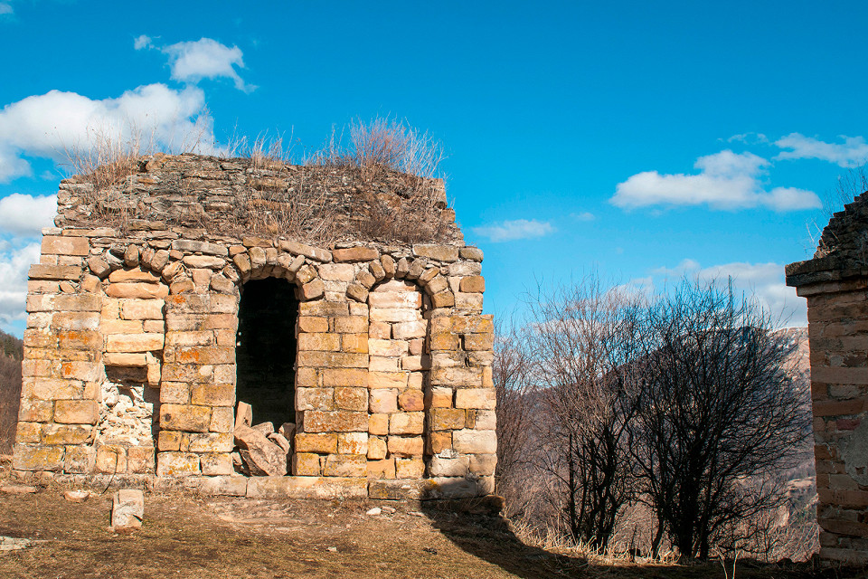 Развалины Нижне-Архызского городища