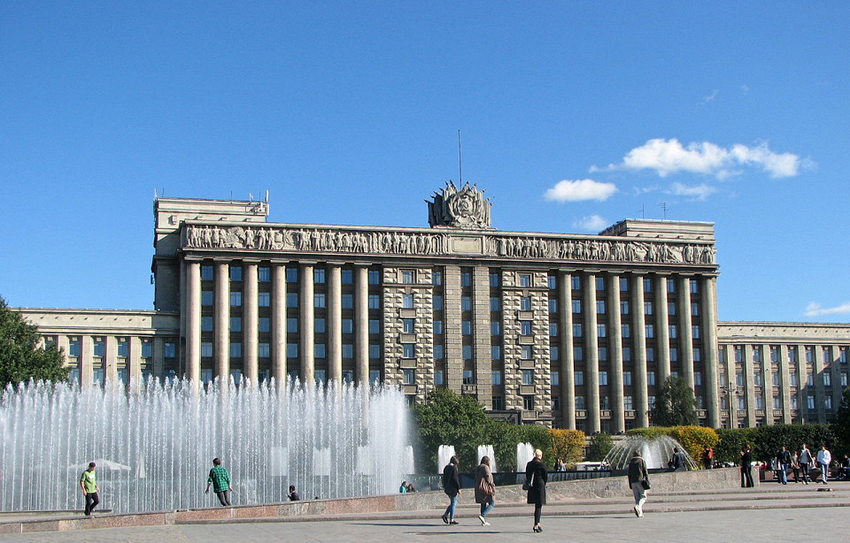 Фонтаны на Московской площади в Санкт-Петербурге