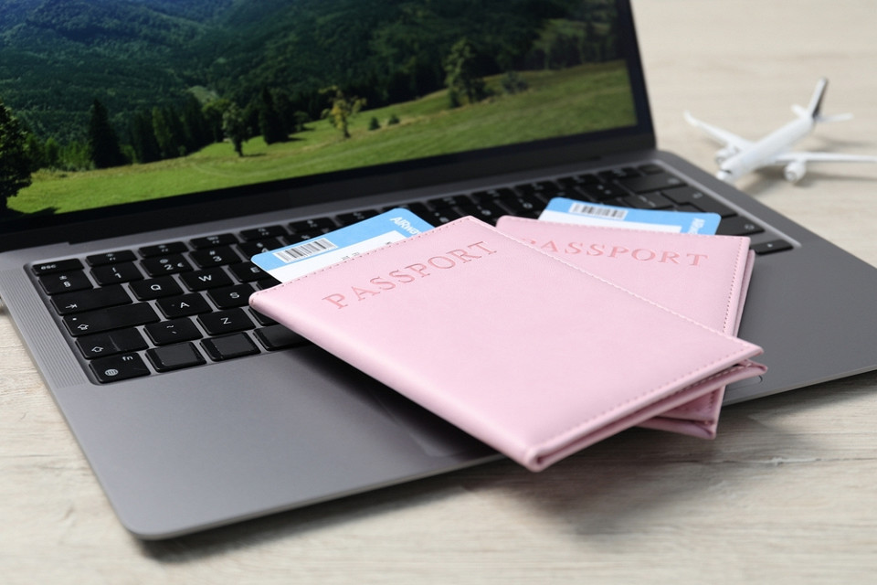 Паспорта и авиабилеты