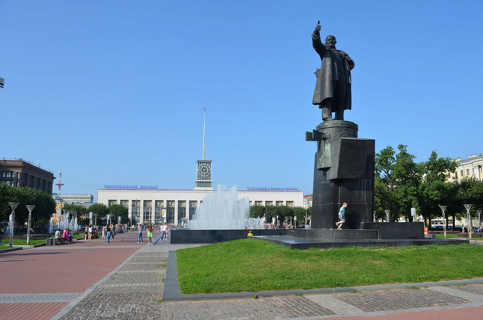 Фонтан на площади Ленина в Санкт-Петербурге