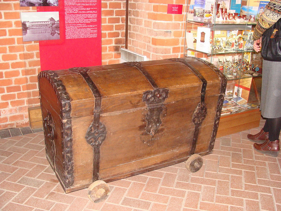 Королевские ворота, сундук из Кёнигсберга