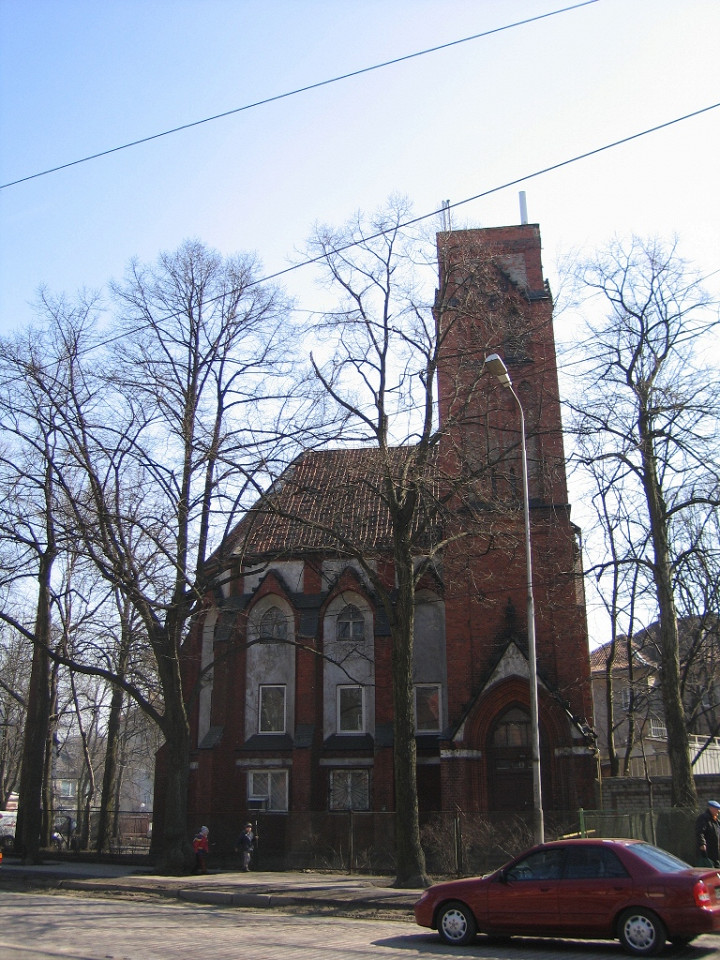Амалиенау, кирха св. Адальберта