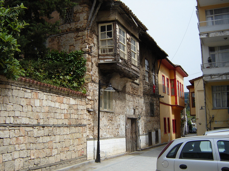 Калейчи, старое здание