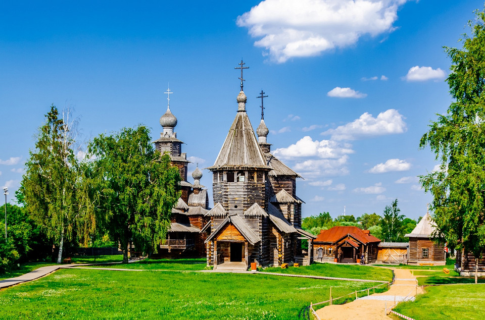 Деревянная русская церковь в Суздале, Россия