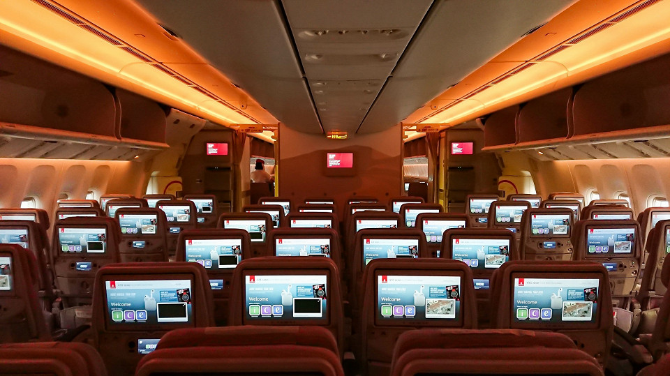 Салон самолета Boeing 777-300ER авиакомпании Emirates Airways