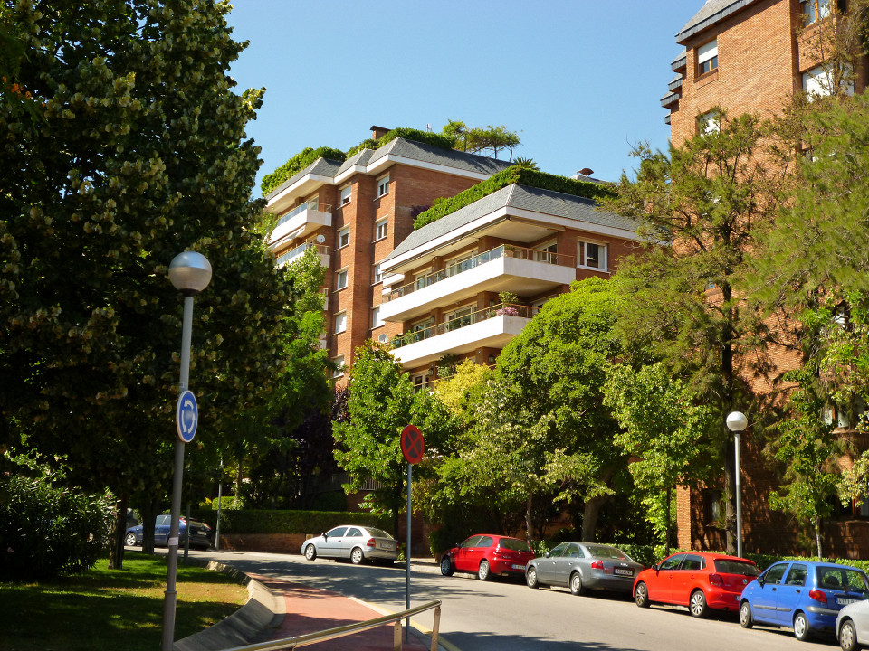 Улица в районе Педральбес, Барселона