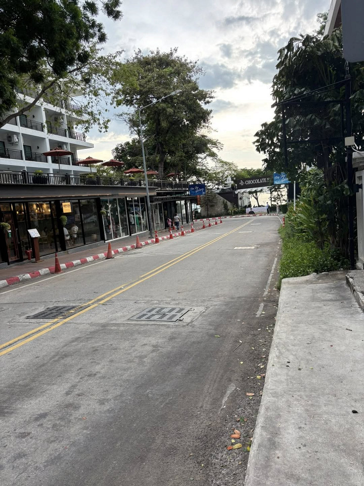 Грязно, специфическая еда, нет сервиса1