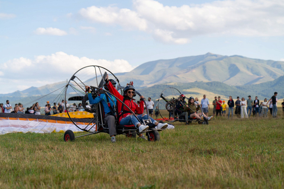 Авиафестиваль Armenia Air Fest, паралет в горах