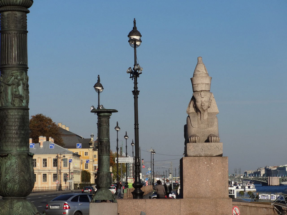 Пристань со сфинксами фараона Аменхотепа III в Санкт-Петербурге