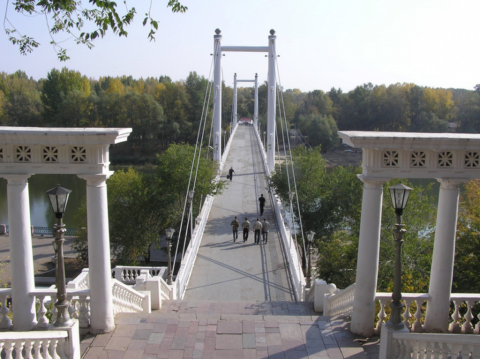 Пешеходный мост в Оренбурге