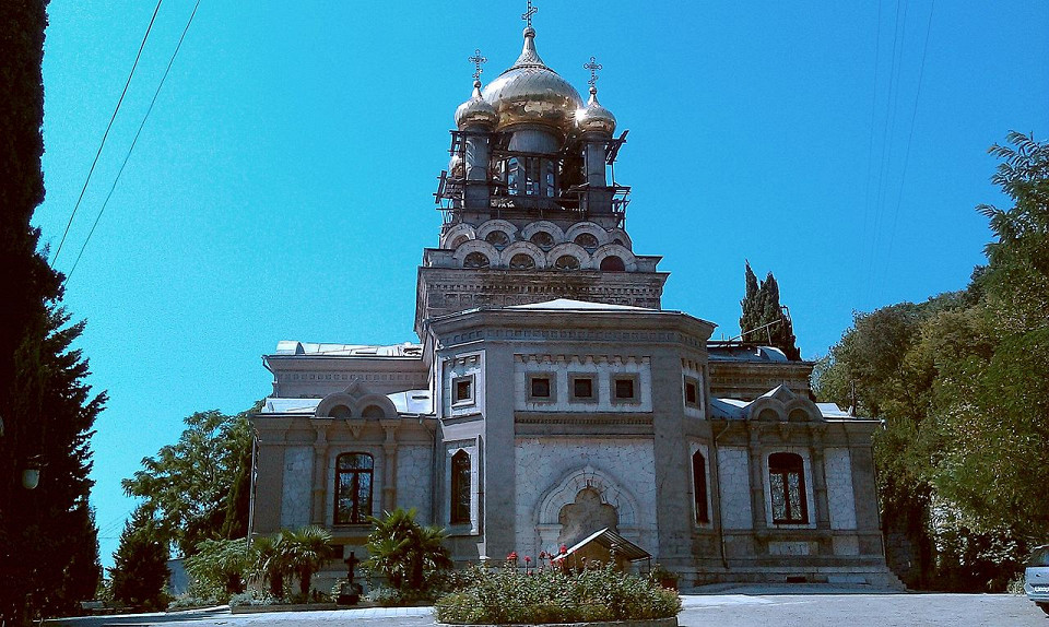 Храм Архангела Михаила в Алупке