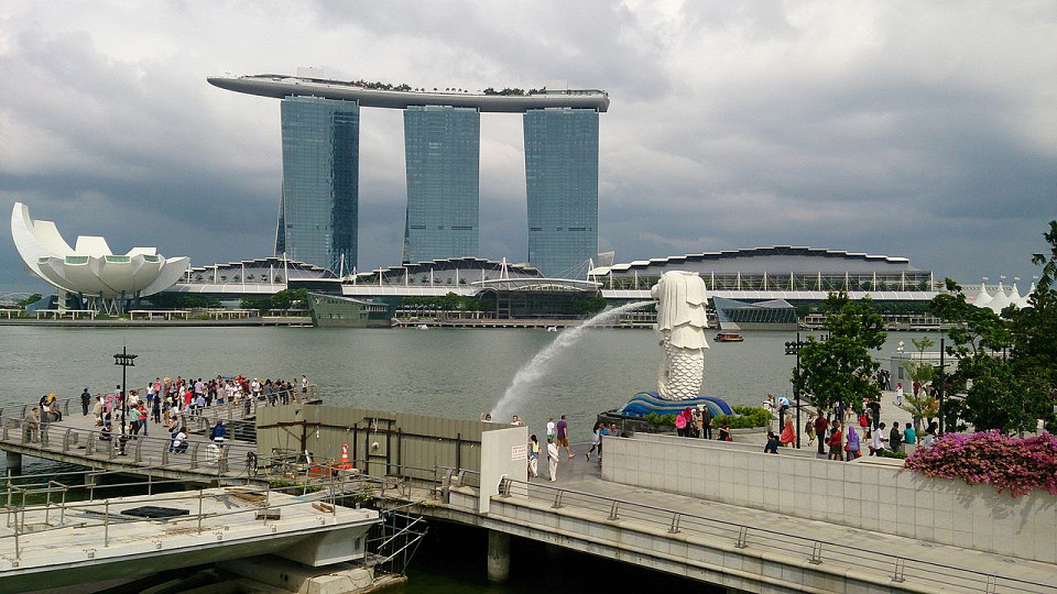 Парк Мерлиона с видом на Marina Bay Sands, Сингапур