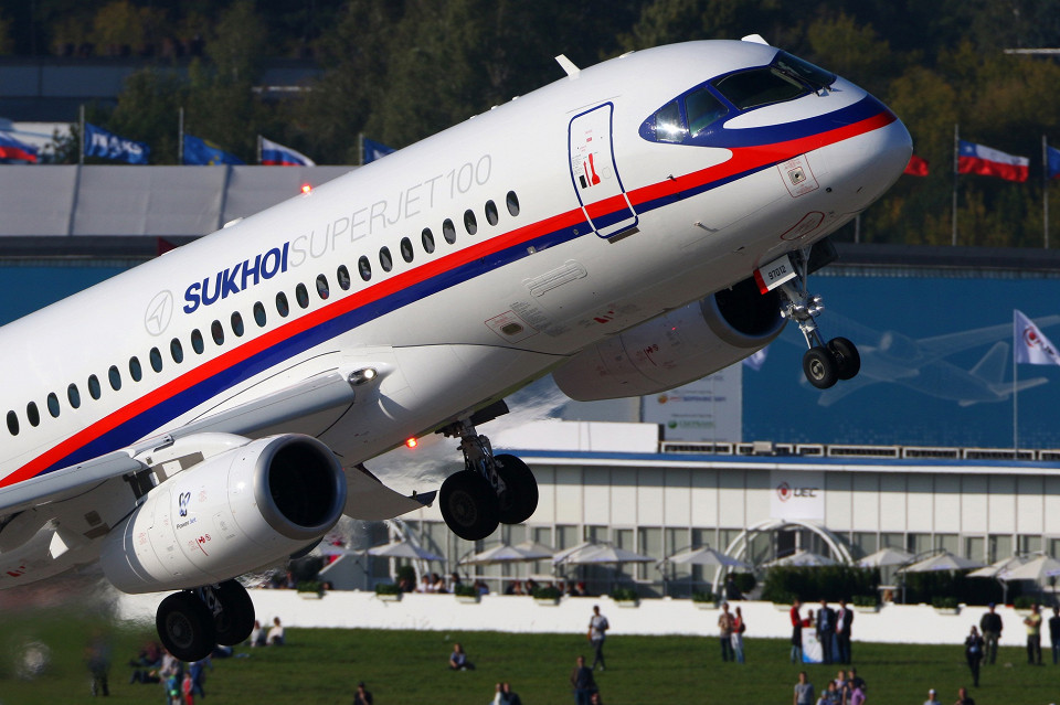 Самолет Sukhoi SSJ-100