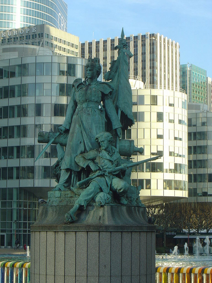 Дефанс, памятник La Defense de Paris