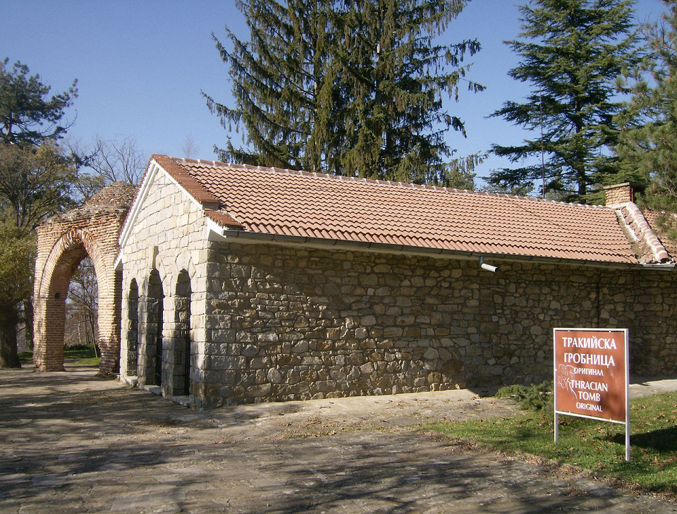 Фракийская гробница в Казанлыке, Болгария