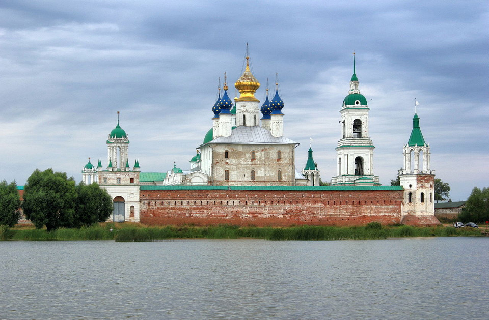 Спасо-Яковлевский монастырь, вид с озера Неро