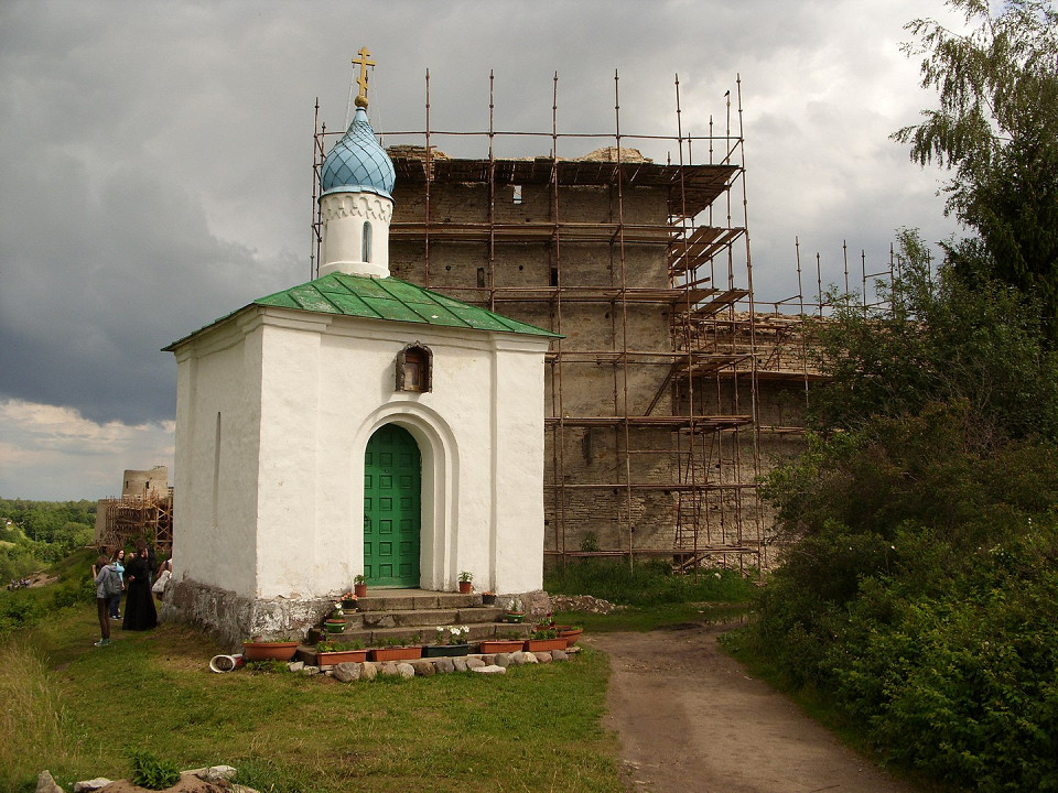 Часовни Изборска