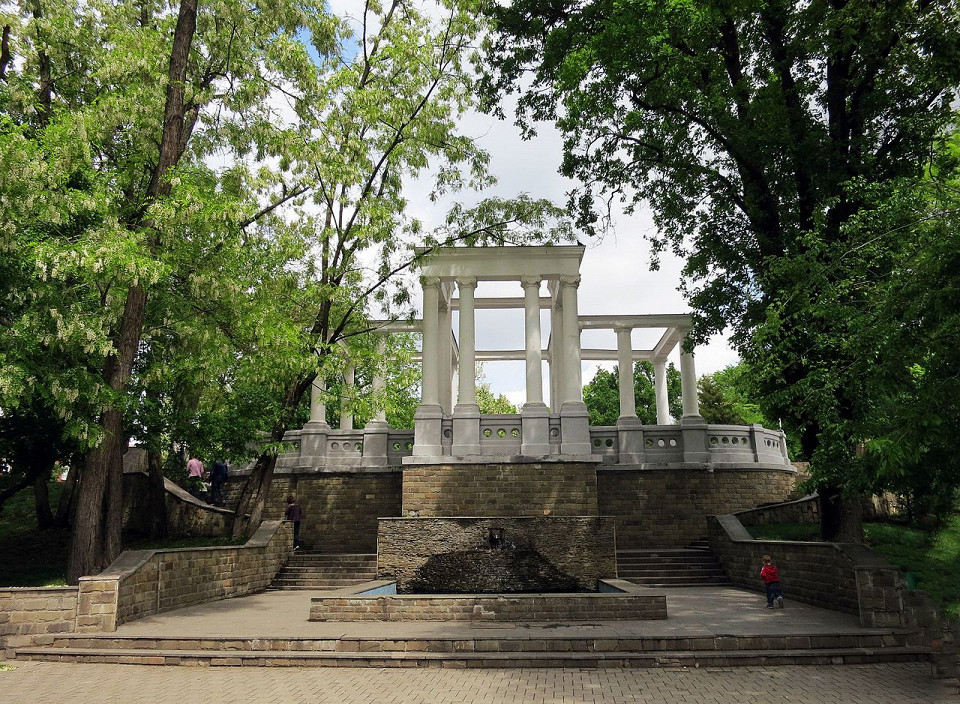 Городской сад в Краснодаре, аркада