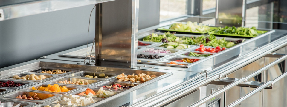 Шведский стол, бар с салатами