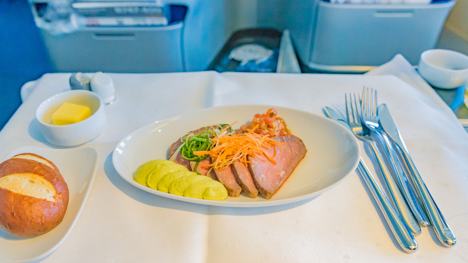 Еда в бизнес-классе самолета