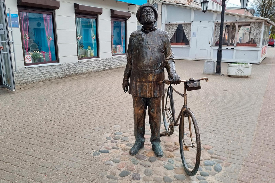Памятник Циолковскому в Калуге