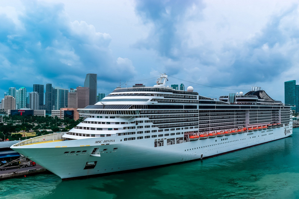 Лайнер MSC Divina