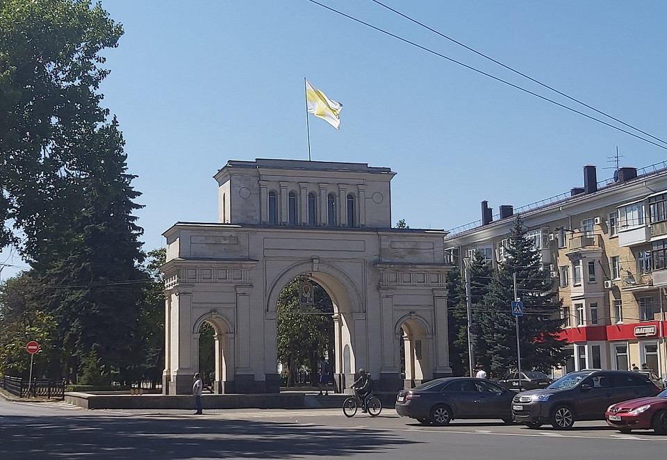 Триумфальная арка «Тифлисские ворота»