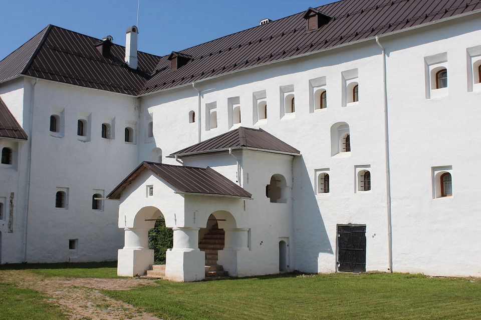 Поганкины палаты, крыльцо