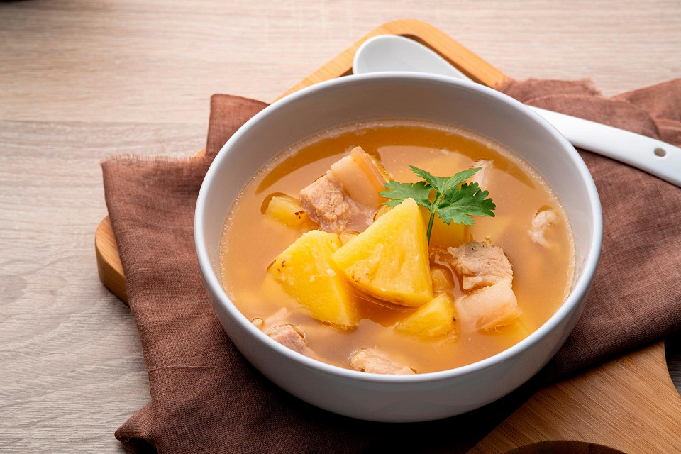 Куриный суп с ананасом