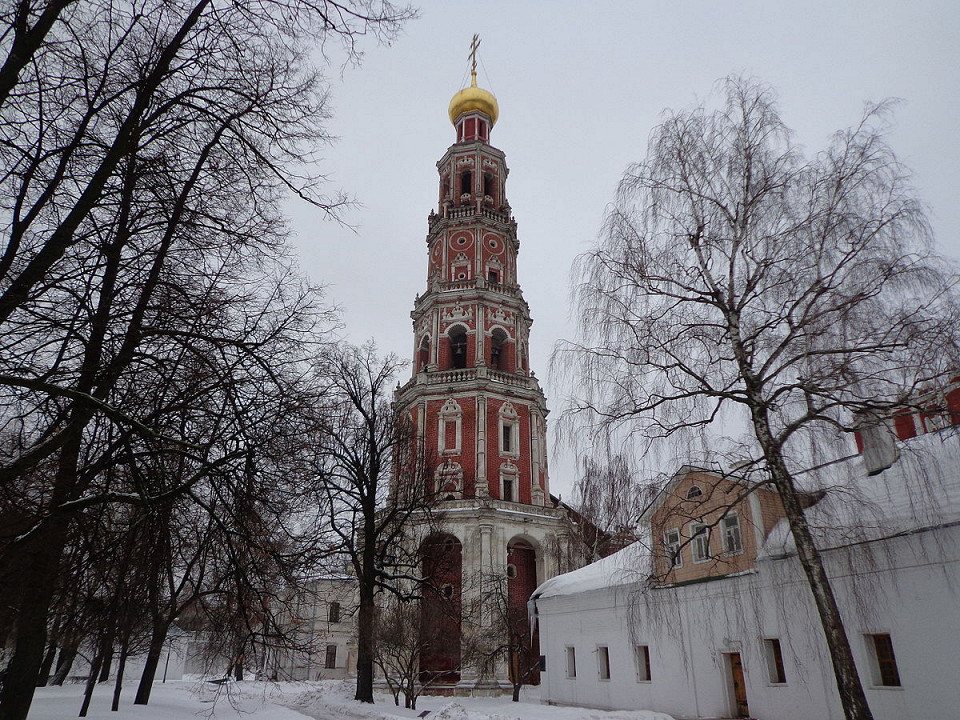Колокольня Новодевичьего монастыря