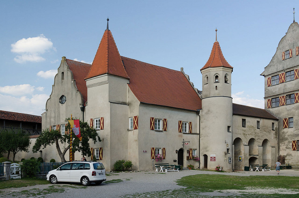 Замок Харбург, двор