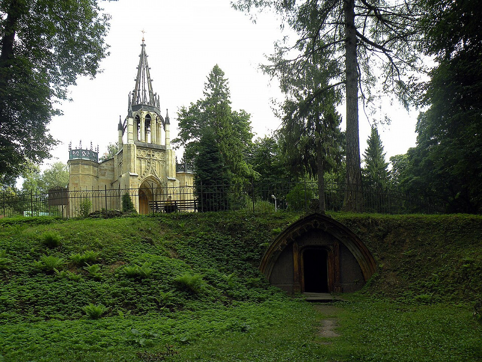 Церковь Петра и Павла, склеп Адольфа, Шуваловский парк, Санкт-Петербург