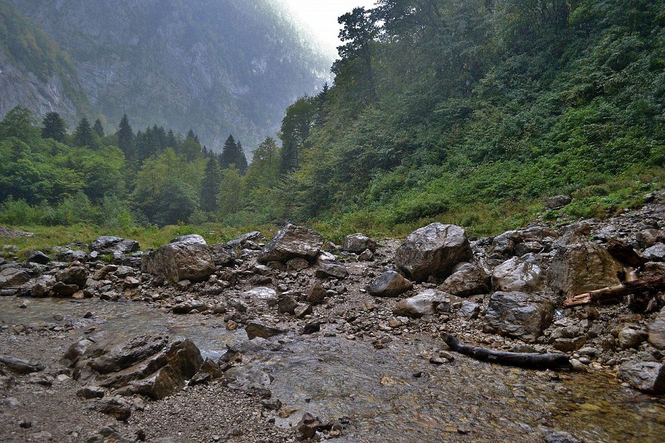 Гегский водопад, течение от истока