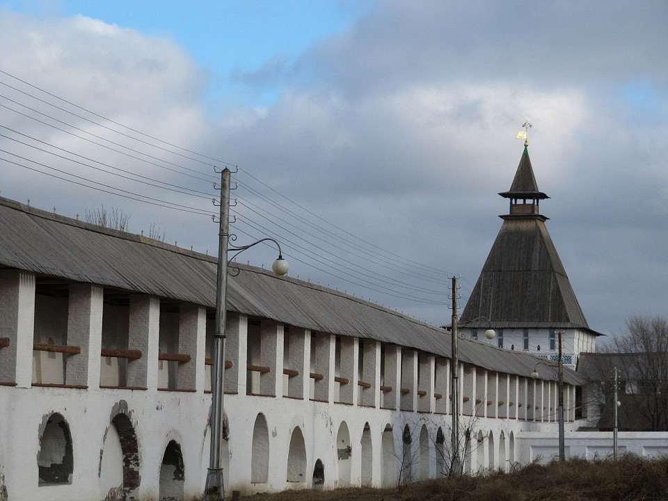 Стена Астраханского кремля и Пыточная башня