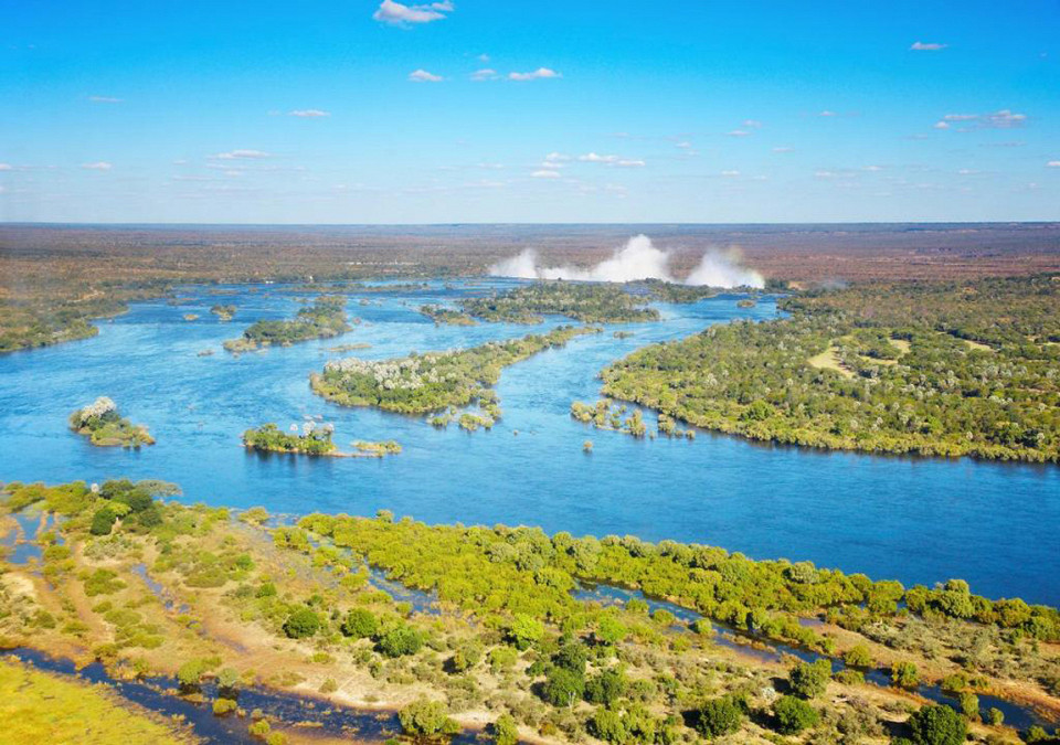 Реки Замбези и водопад Виктория, с высоты птичьего полета, Замбия