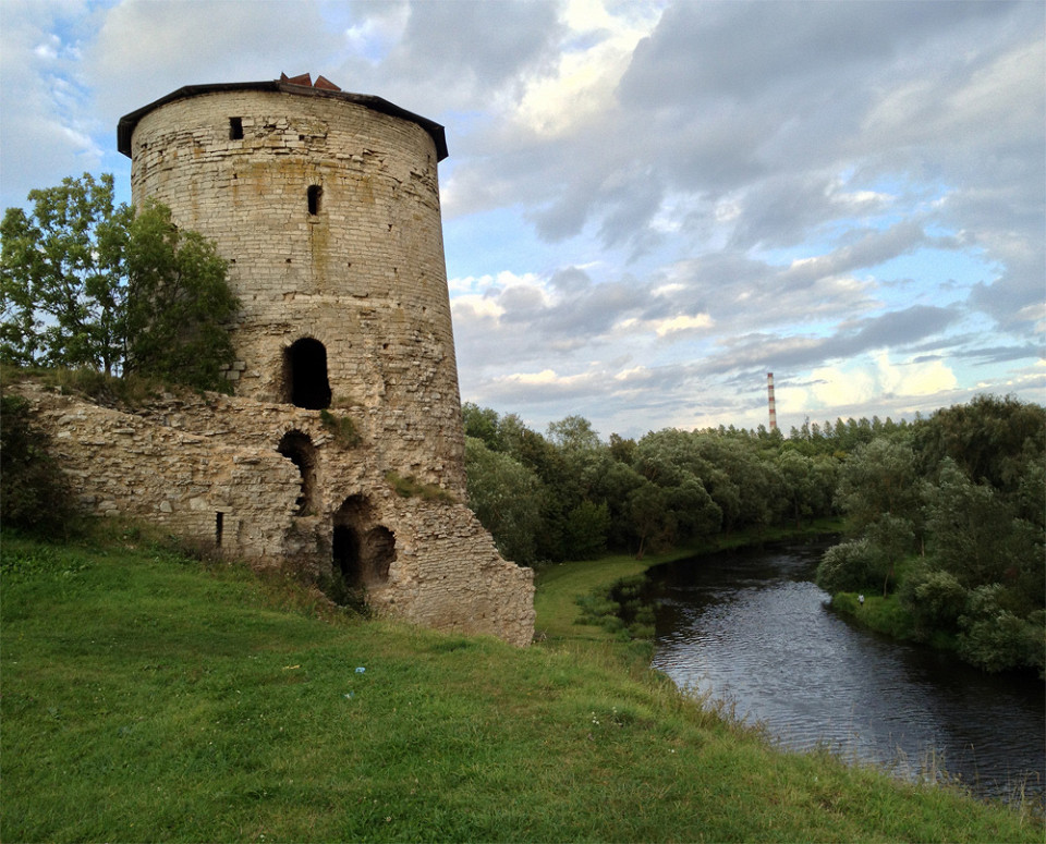 Гремячая башня, Псков