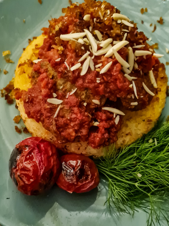 Аппетитное блюдо традиционной иранской и персидской кухни