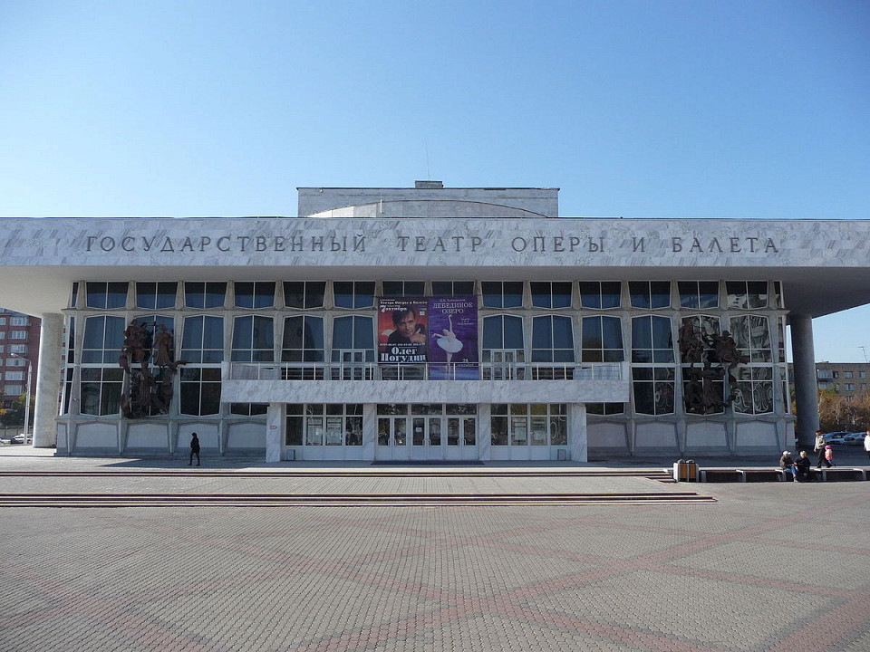 Театральная площадь в Красноярске