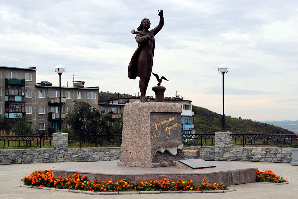 Памятник «Ждущая»