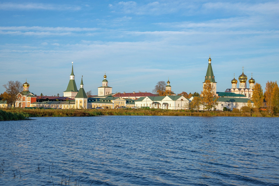 Иверский монастырь осенью, Валдай