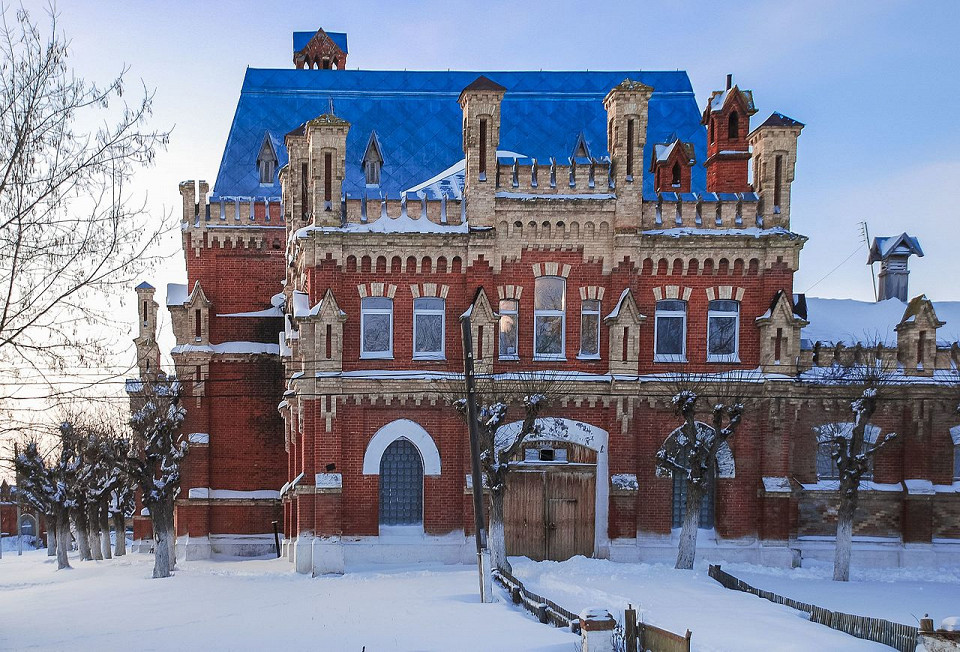 Конный завод Старожилово; конюшня фон Дервизов, вид с торца