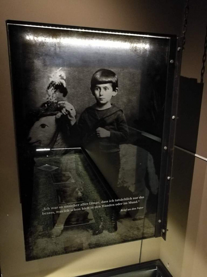 Картина в музее Кафки, Прага, Чехия