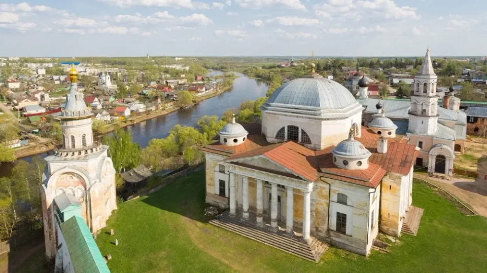 Что посмотреть по пути из Москвы в Петербург 10