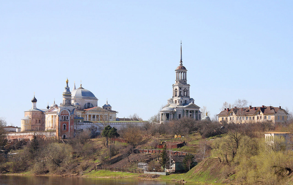 Вид на Новоторжский Борисоглебский монастырь