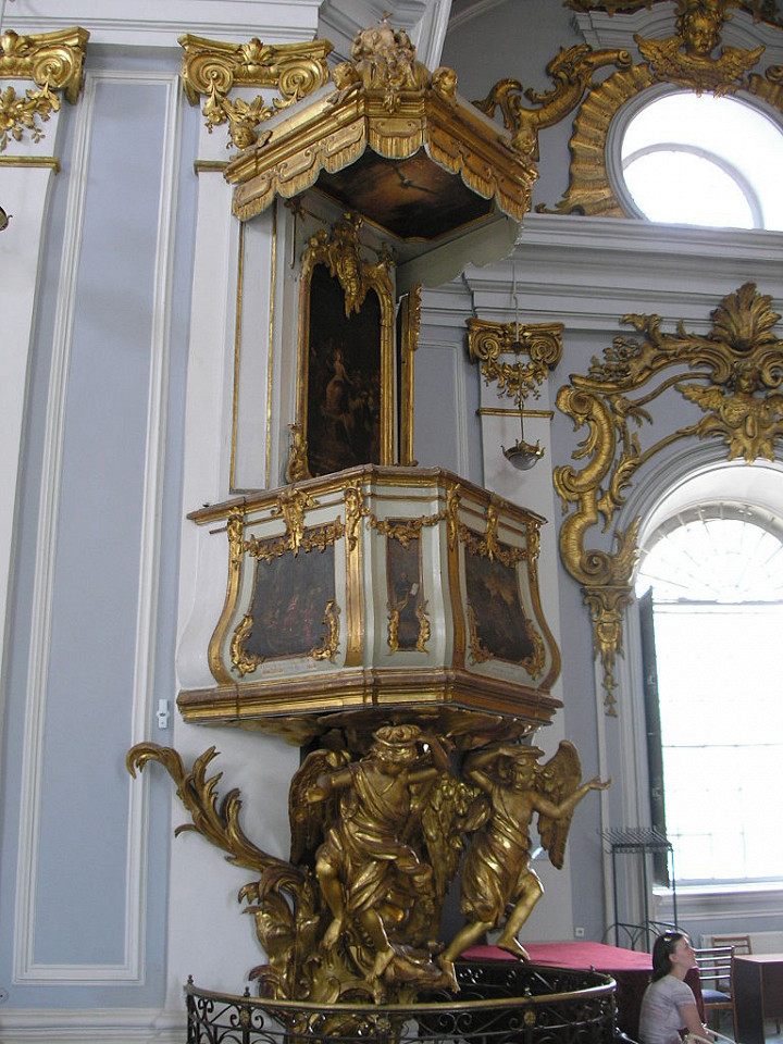 Андреевская церковь в Киеве, кафедра