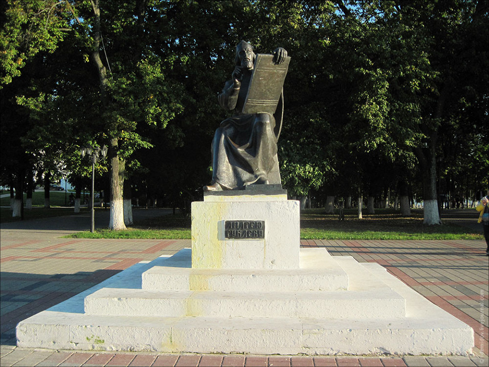 Соборная площадь Владимира, памятник Андрею Рублёву