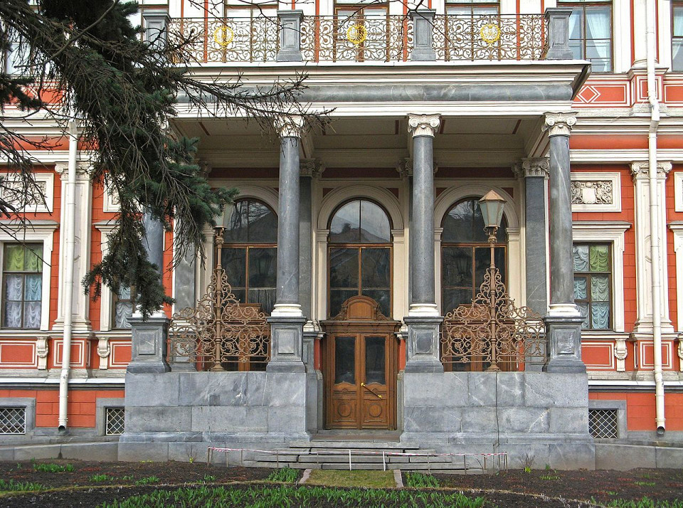 Николаевский дворец, вход