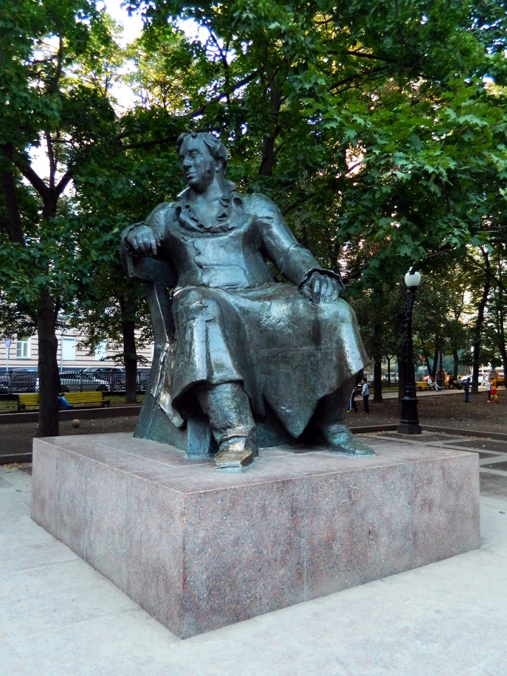Патриаршьи пруды, памятник Крылову